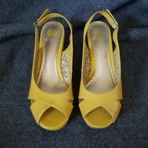 Peep toe slingbacks